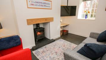 Cottage | Living room | TV, fireplace