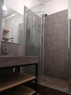 Shower - Influxroom (Львів)