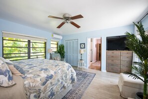 3 bedrooms, desk, iron/ironing board, free WiFi - PRIVATE ESTATE ON PINK SAND BCH WITH PRIVATE POOL, WALK TO REST./BAR. (Governors Harbour)