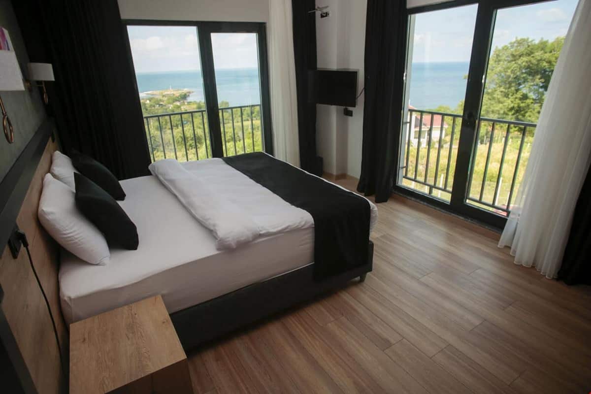 Premium bedding, minibar (some free items), in-room safe, desk