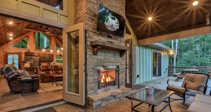 Luxury Creekside~ Hot Tub | Game Room | Fire Pit | Sleeps 8