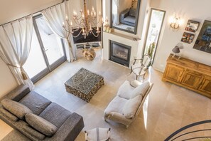 TV, fireplace - Vacation rental house with pool LOURMARIN LS2-385 (Lourmarin)