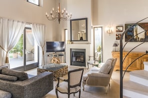 TV, fireplace - Vacation rental house with pool LOURMARIN LS2-385 (Lourmarin)