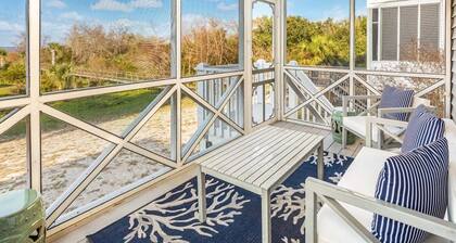 A Salty Senorita | Luxurious + Beachfront Sunsets + Game Room!
