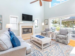 Smart TV, fireplace, ping pong