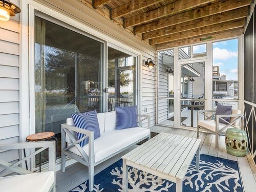 A Salty Senorita | Luxurious + Beachfront Sunsets + Game Room!