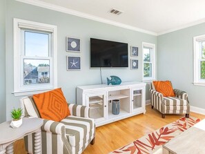 Smart TV, fireplace, ping pong