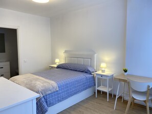 1 quarto, Wi-Fi de cortesia, roupa de cama