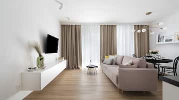 Apartamento de diseño | Sala de estar | Una televisión de pantalla plana