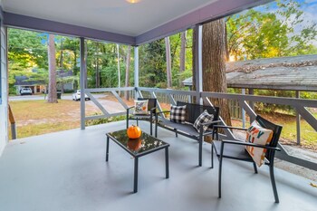 Peaceful Modern Family Home In Fayetteville! 3 Bedroom Home by R