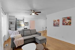 House, 3 Bedrooms | Living room