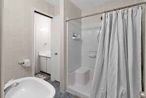 House, 3 Bedrooms | Bathroom | Towels