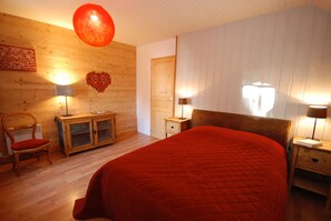 6 habitaciones, escritorio y tabla de planchar con plancha 
