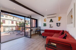 City Penthouse | Living area | LCD TV - Rome As You Feel - Terrace on Spanish Steps (Rome)