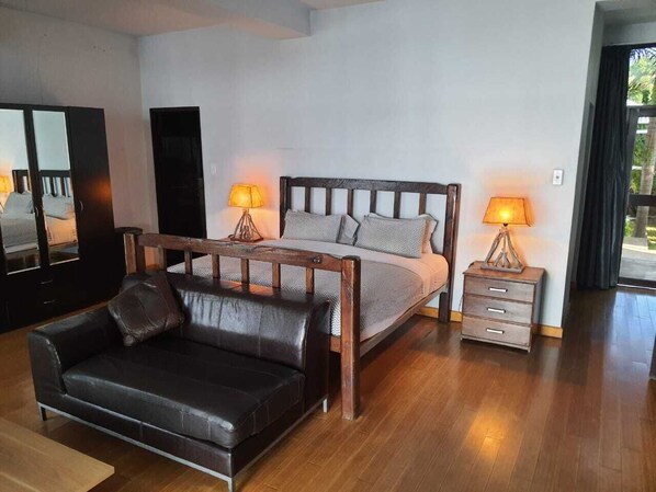 7 bedrooms, iron/ironing board, WiFi, bed sheets