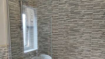 Combined shower/tub, hair dryer, towels, soap