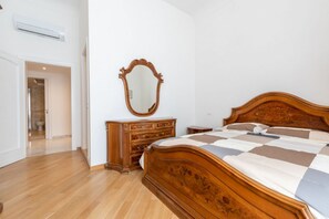 2 habitaciones, tabla de planchar con plancha, wifi y ropa de cama 