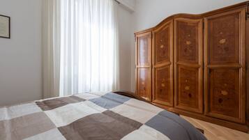 3 chambres, fer et planche à repasser, Wi-Fi, draps fournis