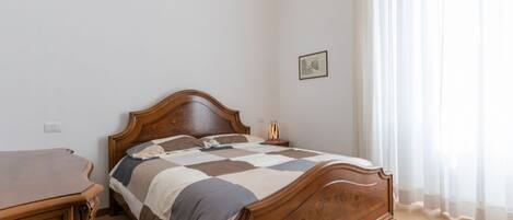 2 habitaciones, tabla de planchar con plancha, wifi y ropa de cama