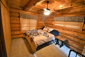 4 bedrooms, desk, iron/ironing board, free WiFi - Large Home- Water Toys, Dock, Deck, Game Room (Brainerd)