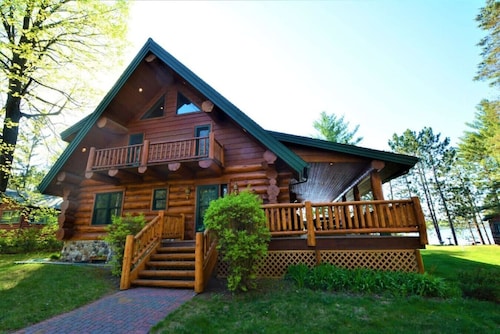 Large Home- Water Toys, Dock, Deck, Game Room