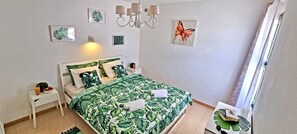 2 chambres, fer et planche à repasser, accès au Wi-Fi (inclus)
