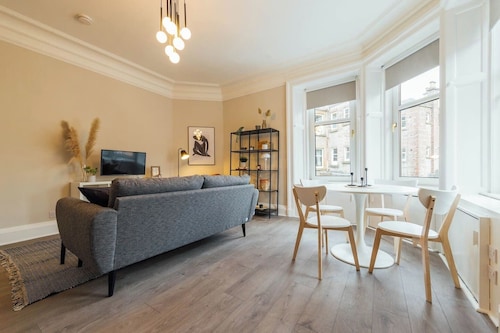 Douglas Street · Simply Stunning Stylish Stirling Apartment