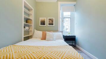 1 bedroom, desk, iron/ironing board, WiFi