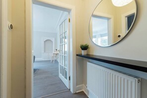 Interior - Douglas Street · Simply Stunning Stylish Stirling Apartment (Stirling)