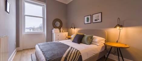 Desk, iron/ironing board, travel cot, WiFi