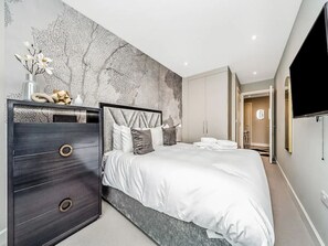 2 bedrooms, iron/ironing board, free WiFi, bed sheets - Contemporary Fulham Penthouse with Large Balcony - Pass the Keys (London)