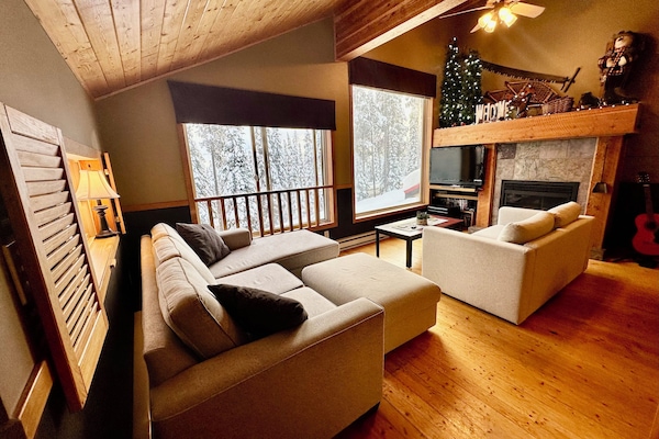 Smart TV, caminetto, videogiochi, lettore DVD