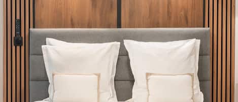 Iron/ironing board, travel crib, WiFi, bed sheets