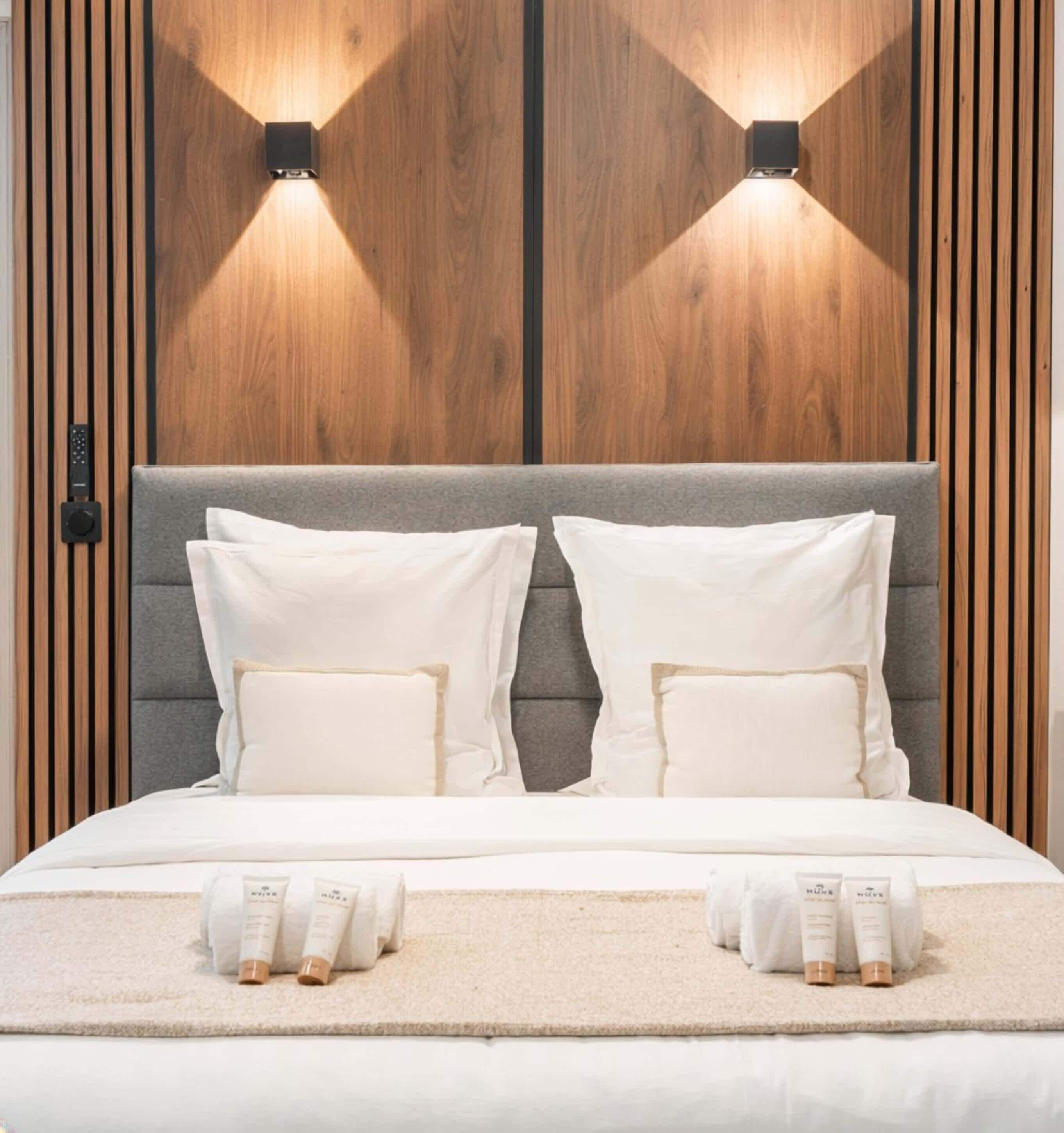 アイロン / アイロン台、旅行用ベビーベッド、WiFi、ベッドシーツ