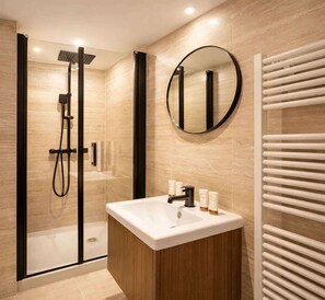 Shower, hair dryer, towels, soap - Montparnasse - Deluxe studio for 3 (Paris)