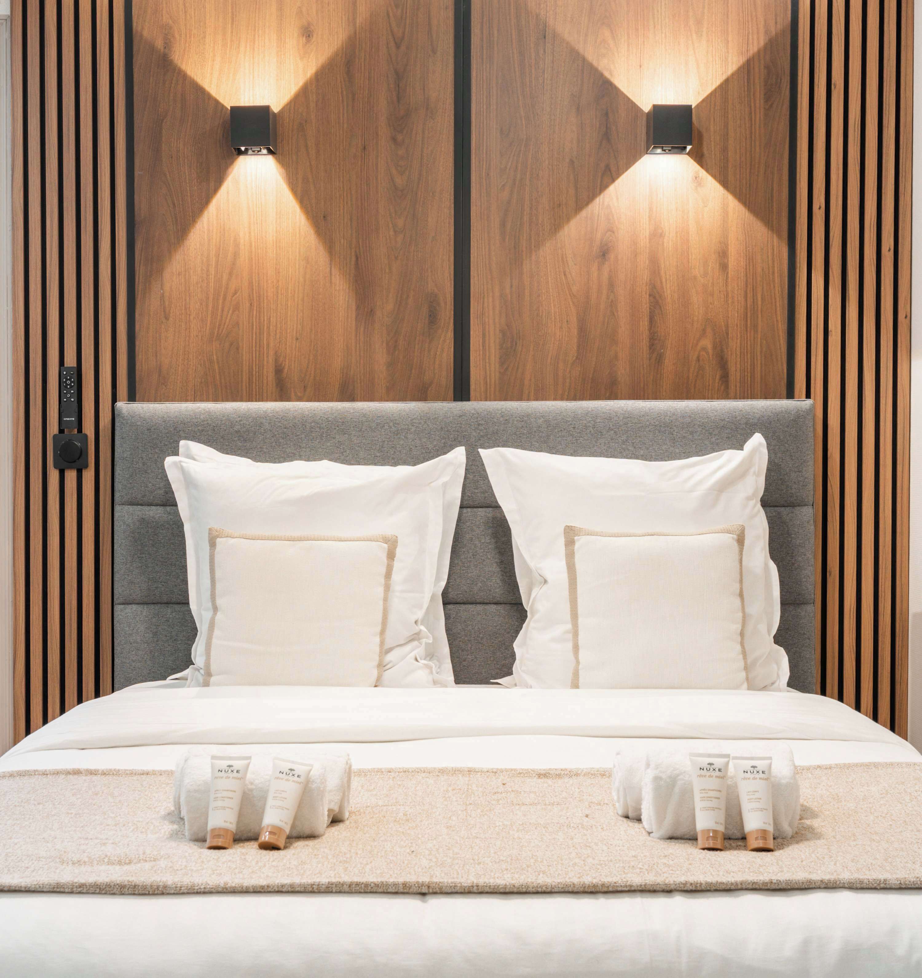 Iron/ironing board, travel crib, WiFi, bed sheets