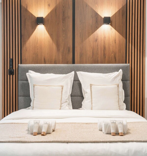 Bügeleisen/Bügelbrett, Reisekinderbett, WLAN, Bettwäsche