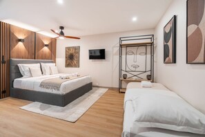 Strykejern/-brett, reiseseng for barn, wi-fi og sengetøy