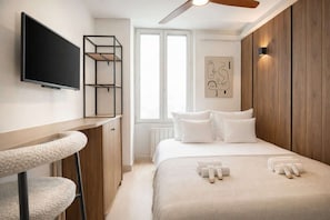 Iron/ironing board, WiFi, bed sheets
