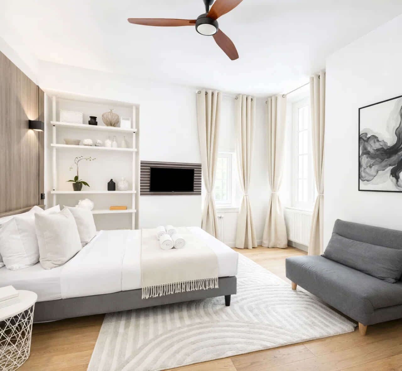 Strykejern/-brett, reiseseng for barn, wi-fi og sengetøy