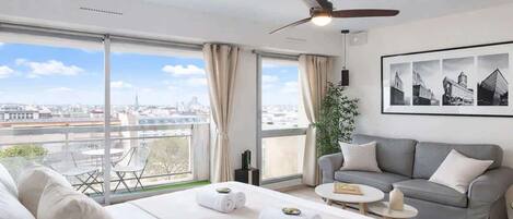 Iron/ironing board, WiFi, bed sheets