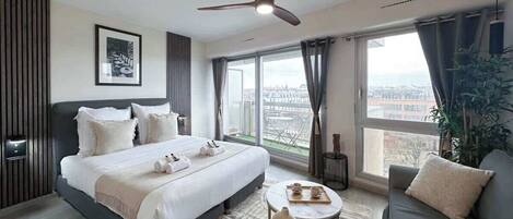 Iron/ironing board, WiFi, bed sheets