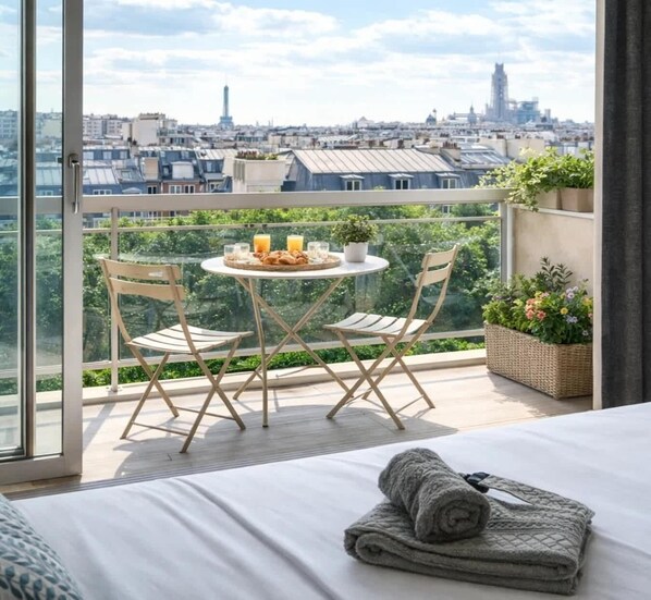 Iron/ironing board, WiFi, bed sheets