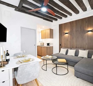 TV, offices - Le Marais - Deluxe studio for couples (Paris)