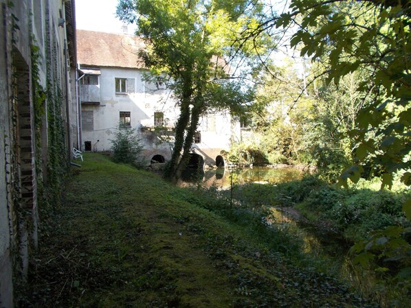 Property grounds - In an old mill studio by the river in the heart of the park of the perche (Rémalard-en-Perche)