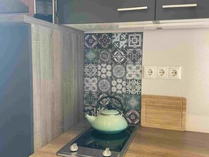 Kühlschrank, Herdplatte, Geschirrspüler