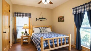 3 bedrooms, desk, iron/ironing board, travel crib