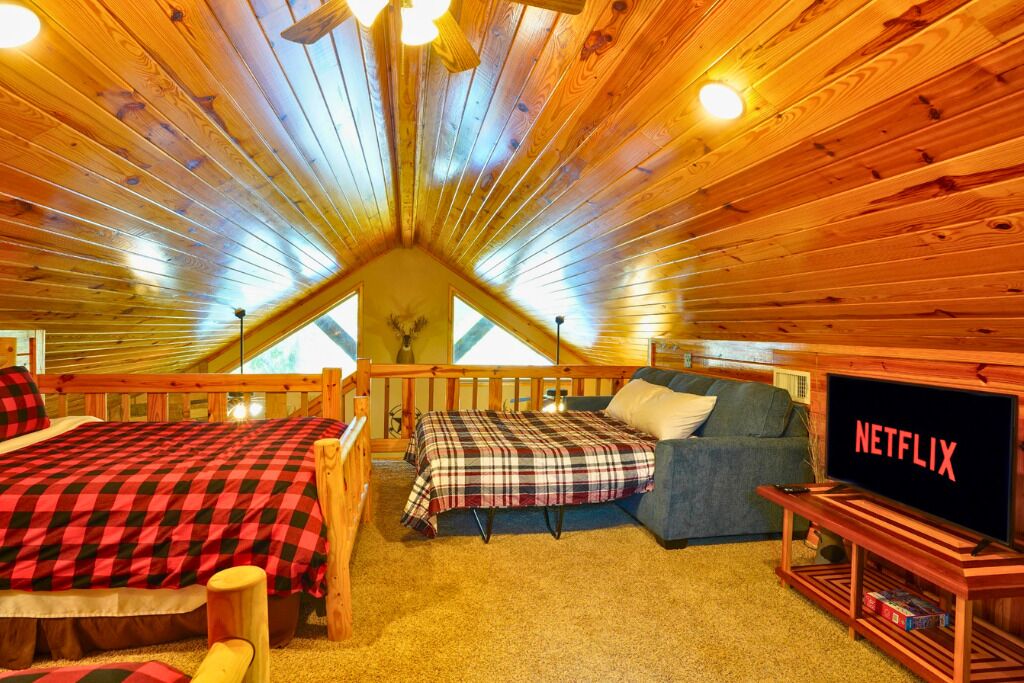 3 bedrooms, desk, iron/ironing board, travel crib