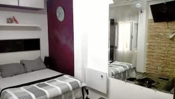 1 dormitorio, tabla de planchar con plancha, cuna de viaje y wifi gratis