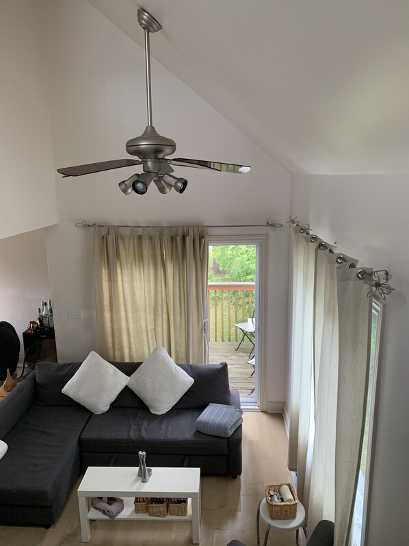 Télévision, jeux vidéo, lecteur de DVD, livres